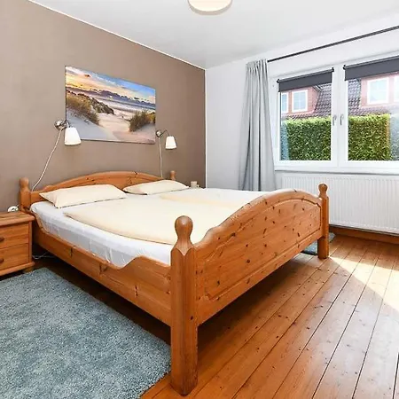 Drei Hasen Am Deich *